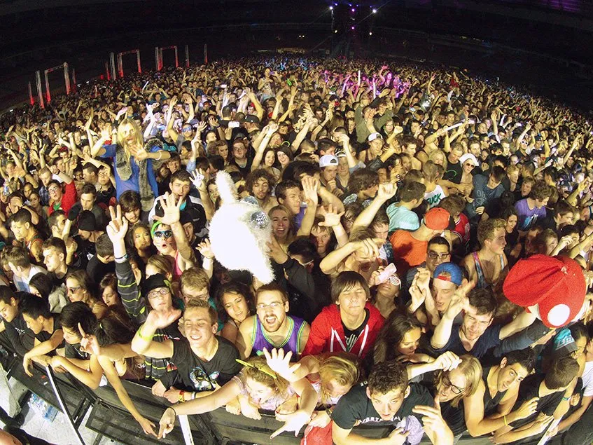 A horde de Deadmau5, aqui bem feliz